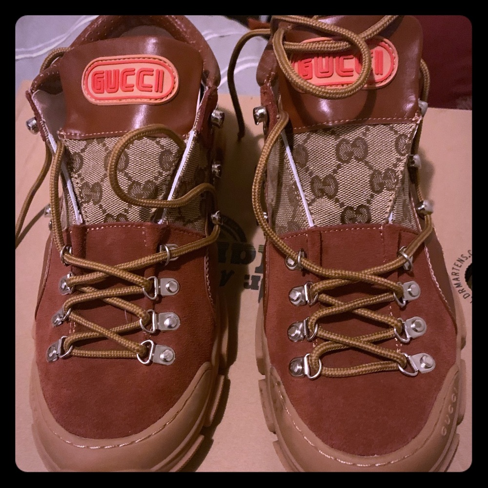 Selling my Gucci shoes - Picture 1 of 1